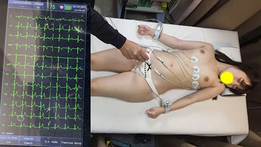 心電図検査室　あらがえない快感に脈が乱れる女性患者二名-1