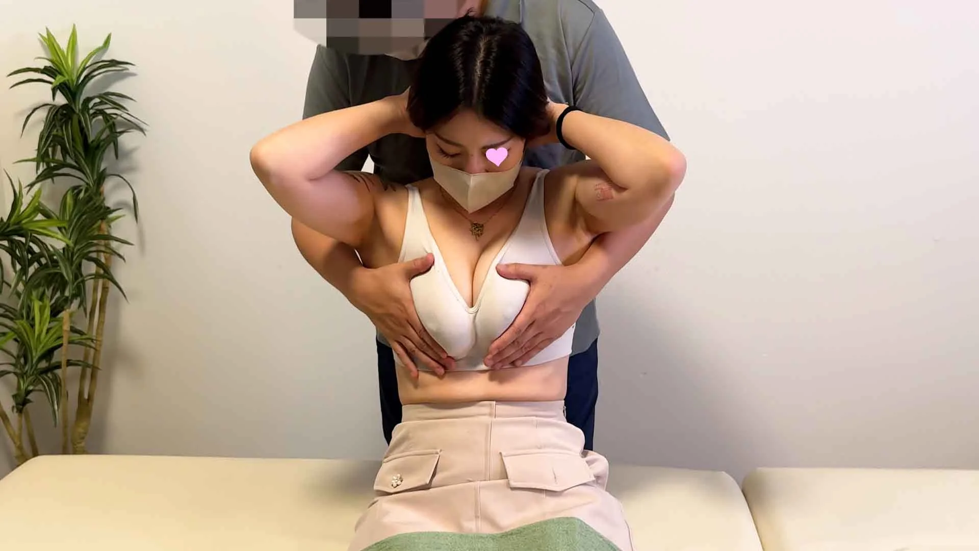 爆乳美人妻が絶頂♡性感マッサージで美巨乳揉みしだき乳首開発♡【素人/マッサージ】-2