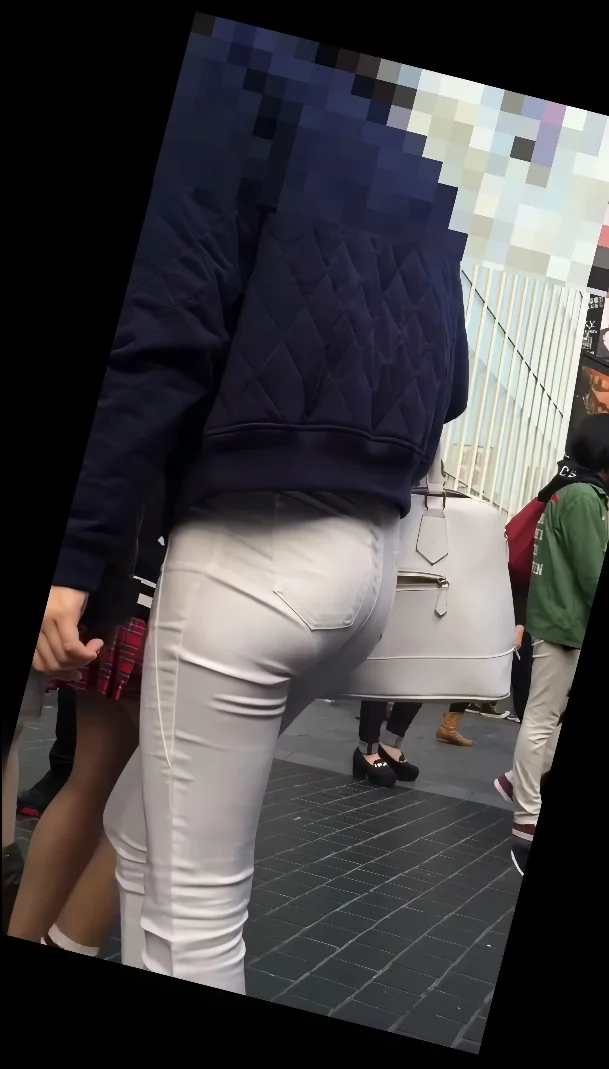 【再販】93白パンにムチムチの下半身をねじ込む明るいお姉さん-6