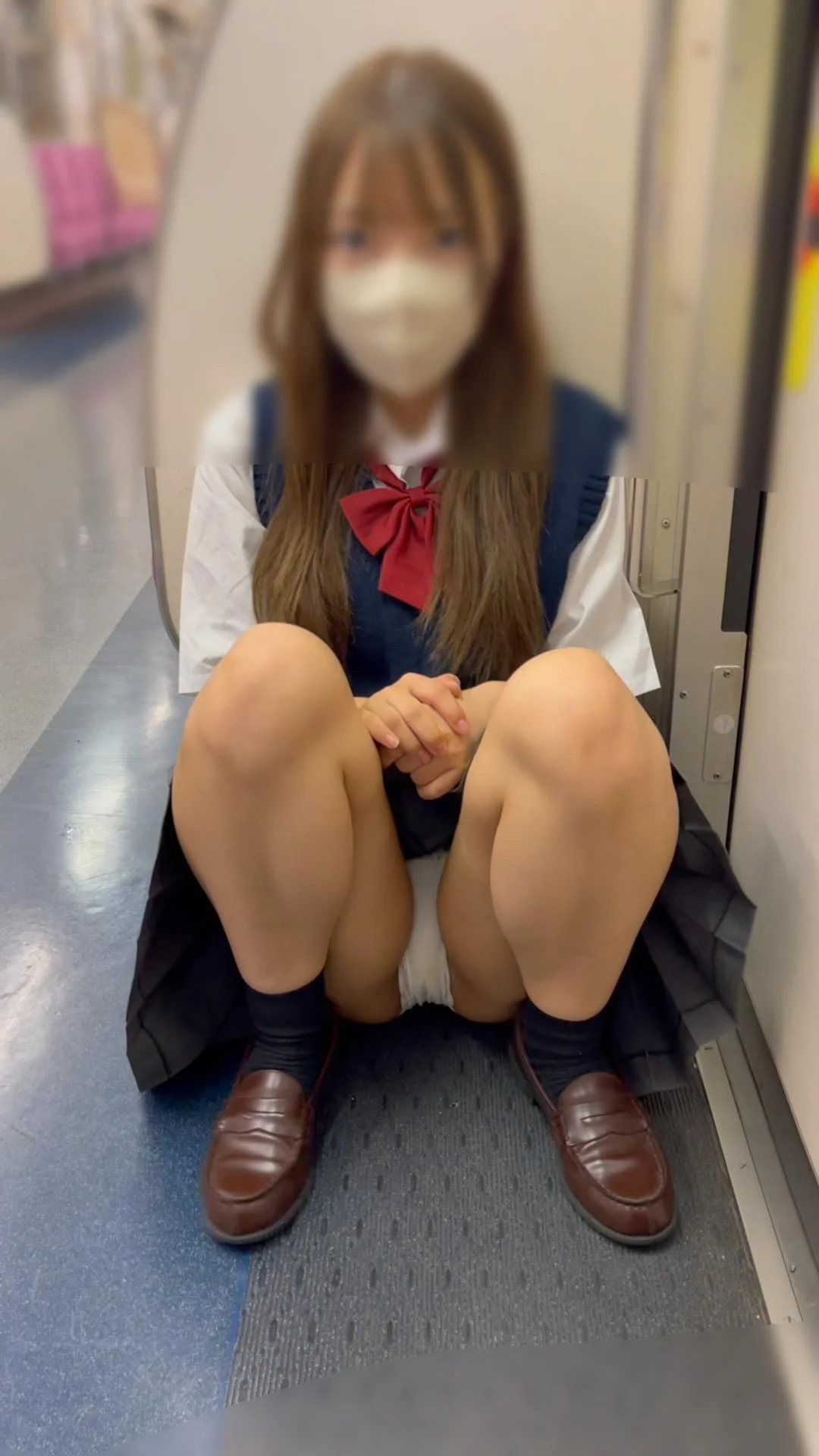 JK盗撮日記218　初登場！！ぱっちりしたお眼目が激カワな妹系童顔癒しJKを電車内で盗撮【※完全主観28分超撮影】