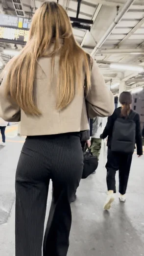 ヒップコレクションVol.19 綺麗な形のストライプのパンツのお姉さんとデカ尻ストッキングワンピのお姉さん