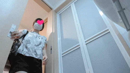 【民泊着替え】美人ママさんの吸引された乳首/妹系貧乳JDちゃん/-243人目・244人目
