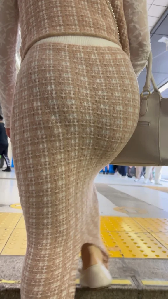 【再販】《４K・高画質》 No.1337「SSS級の美尻ライン！縁レースパンティーも透け透けな美人お姉さん」-4
