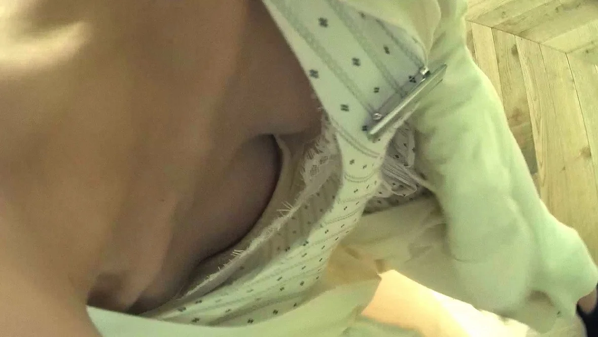 ★新作part4★前かがみ胸ちら胸チラN④「美乳♡ 巨乳♡ 微乳♡（＆ち〇び）3者3乳♡店員さん♡」