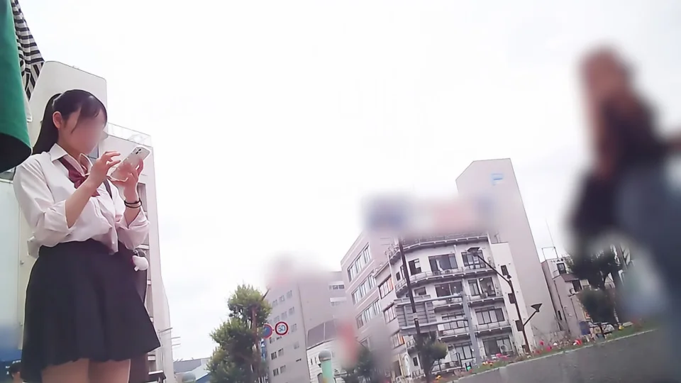【フロント風チラ】優等生風ポニテ制服JKは履いてるPも偏差値が高かった！？-2