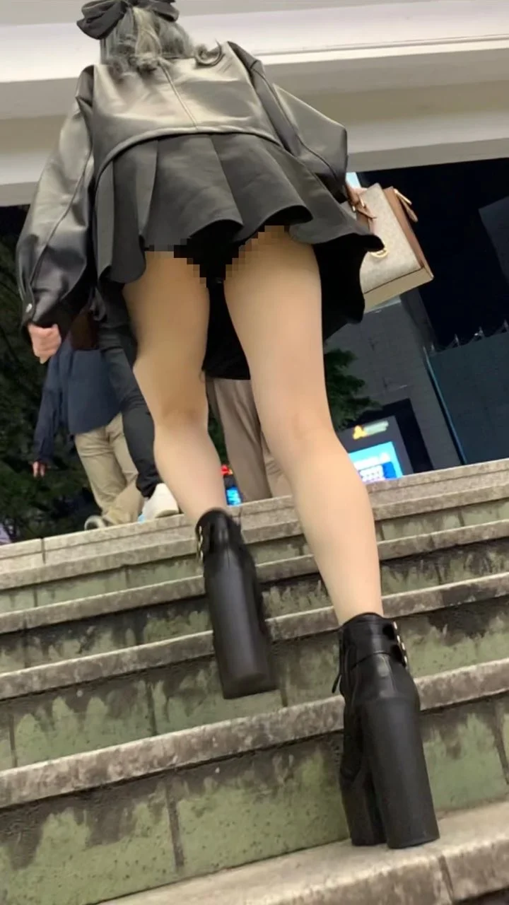 【再販】No.1_ギンガムチェックのミニスカの中身に思わず釘付け【10名収録】-1
