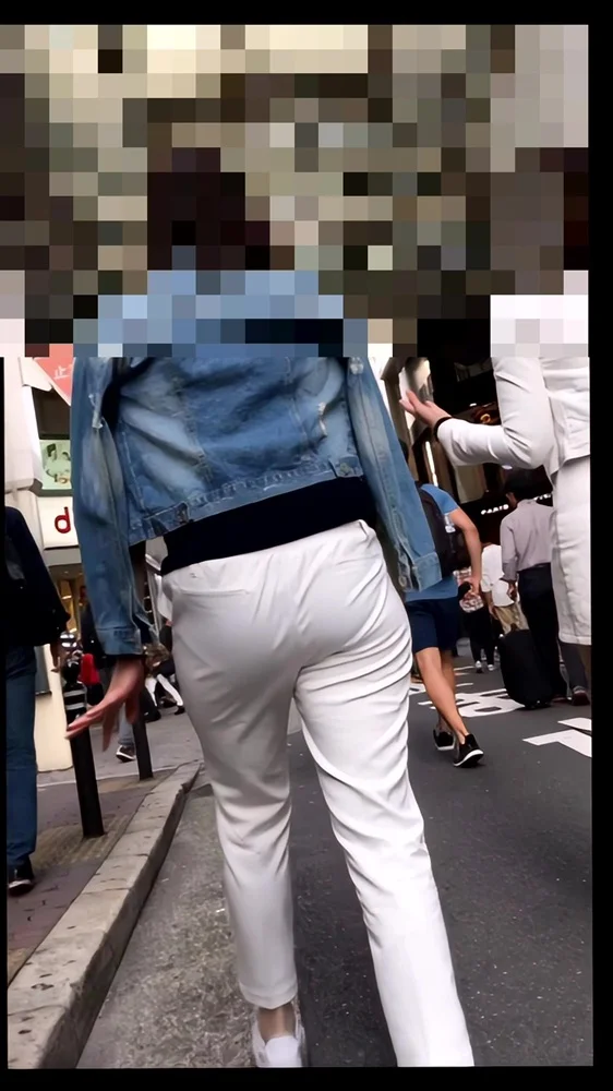 【再販】134エロいタイトミニスカお姉さんと尻だけデカいお姉さん-6