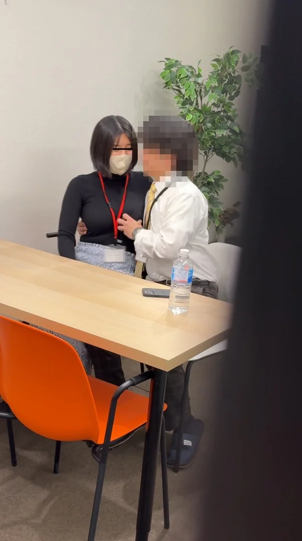 《第9弾企業面接SP》S上さん(23新卒)との経過報告編。　まさかの同僚と、、、社内SEXを楽しむ一部始終を激写してきました-2