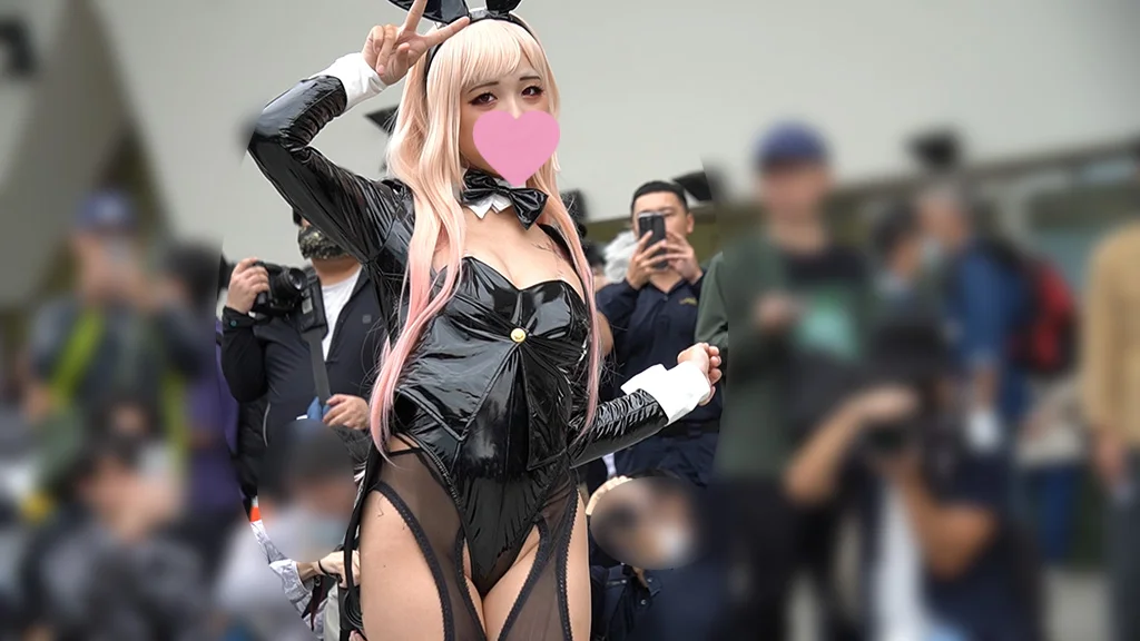 エグすぎる食い込み！ツヤテカハイレグからはみ出る超危険地帯を激撮！！！　コスイベ撮影50-1