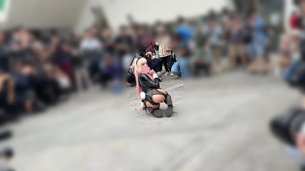 エグすぎる食い込み！ツヤテカハイレグからはみ出る超危険地帯を激撮！！！　コスイベ撮影50-5