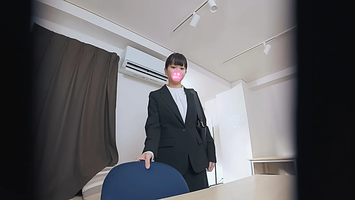 極上の原石女子をスカウト！vol.1 事務所で面接中に無防備＆無垢なスカートの中を隠し撮り-1
