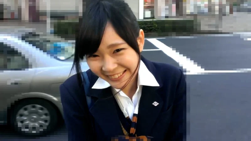 【再販】本物の満員電車に突撃！　～幼い初々しいJDが制服で初乗車 涙の訳とは～