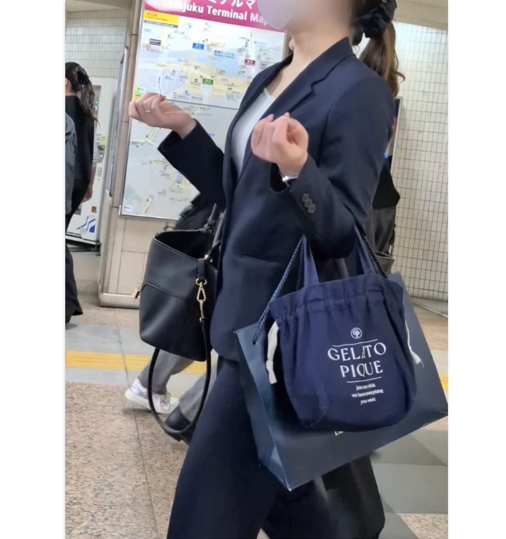 【540】スーツのインナーが気になって仕方がない2人組の美女OLさん！(おまけ動画あり)