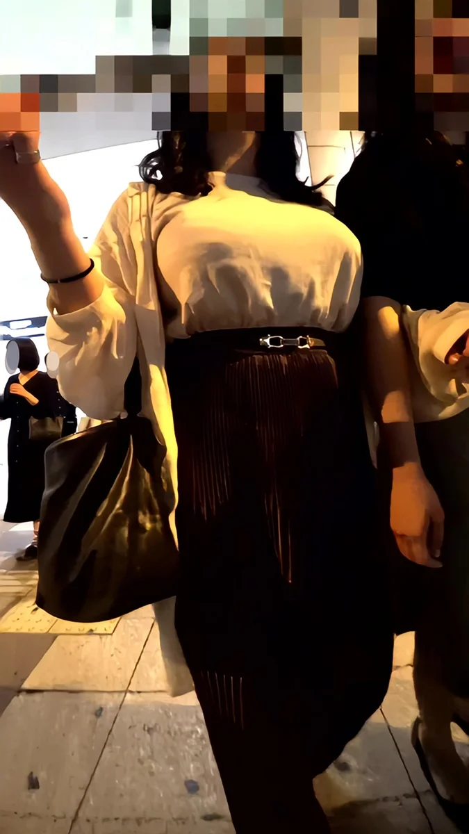 【再販】152爆乳をゆさゆさしながら歩くほんわかしたお姉さん-1