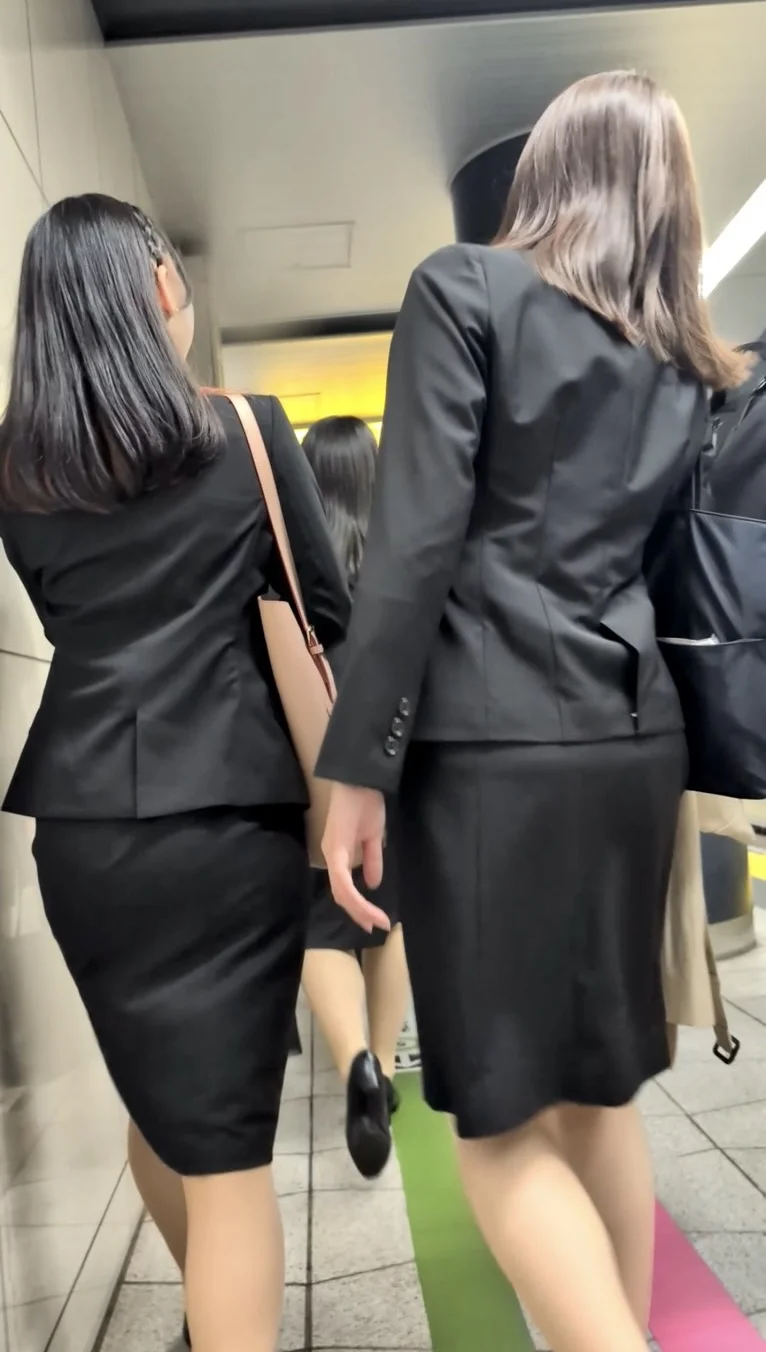 【541】いい匂いを撒き散らして移動するリクルートスーツの集団を追う！(前編・おまけ動画あり)-3