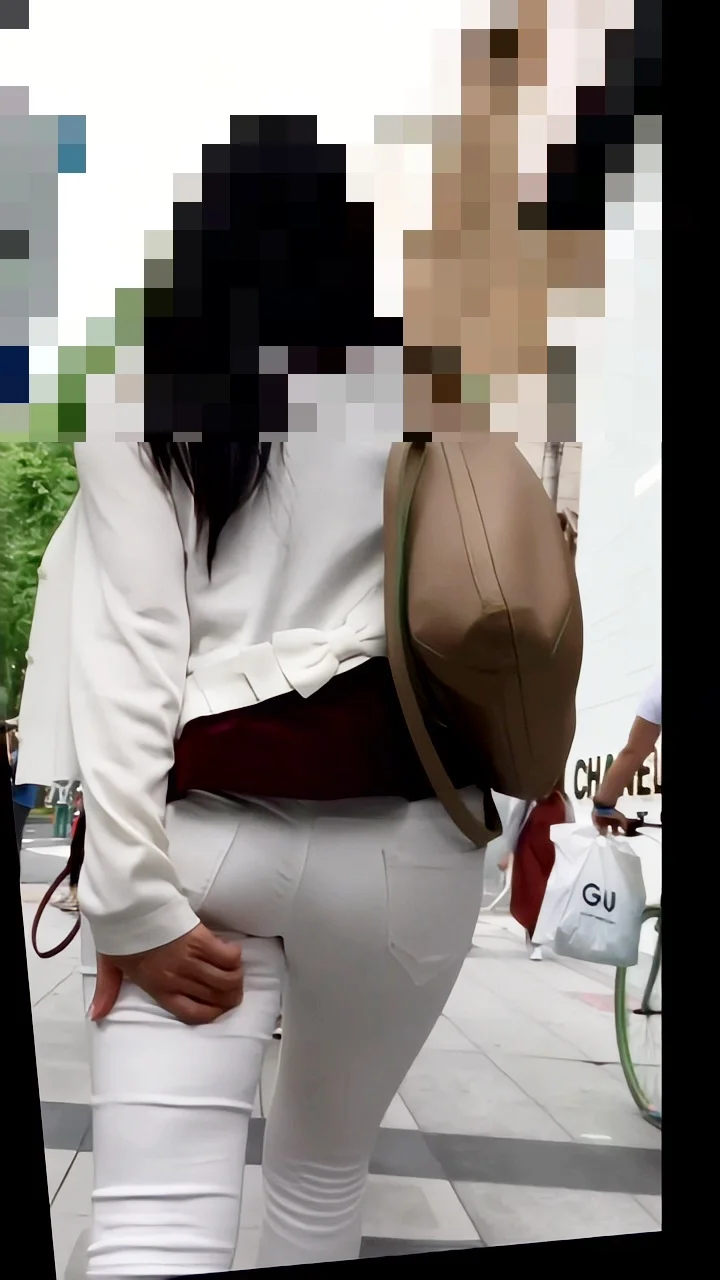 【再販】153パンティラインのくっきりさせるお姉さんと尻をかいてしてしまうお姉さん