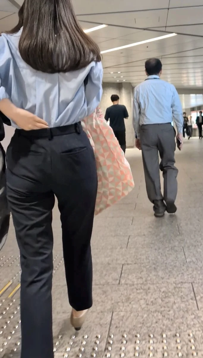 【544】見事なプリプリタイトパンツを見せつけてくれる美女OLさんに密着！(おまけ動画あり)-3