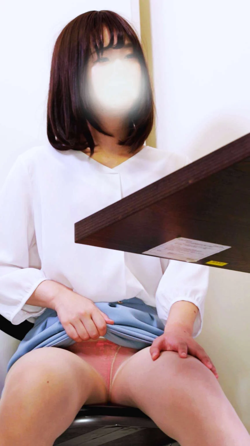 クールビューティおねえさんの意外な一面　こっそり僕に、、、