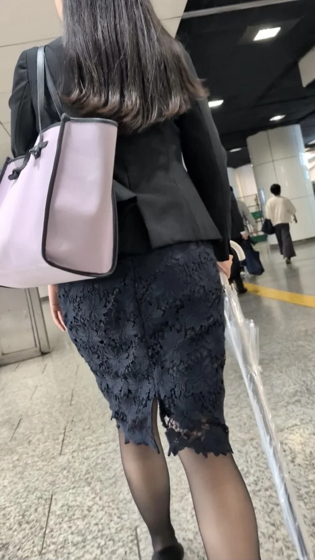 【546】高身長のハイスペックOLさんはリーフレースタイトスカートがとっても似合う動画2編！(おまけAI動画あり)-1
