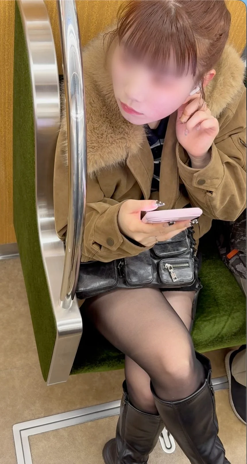 【再販】真上から見下ろす美脚！脚を組むS級ギャル美女のロングブーツ黒スト美脚！