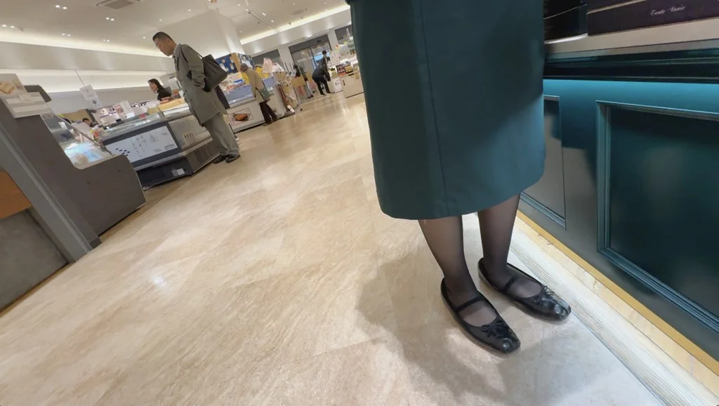 【再販】【4K動画】透けたつま先巡り旅6-2025Autumn パンツマ店員超接写--4