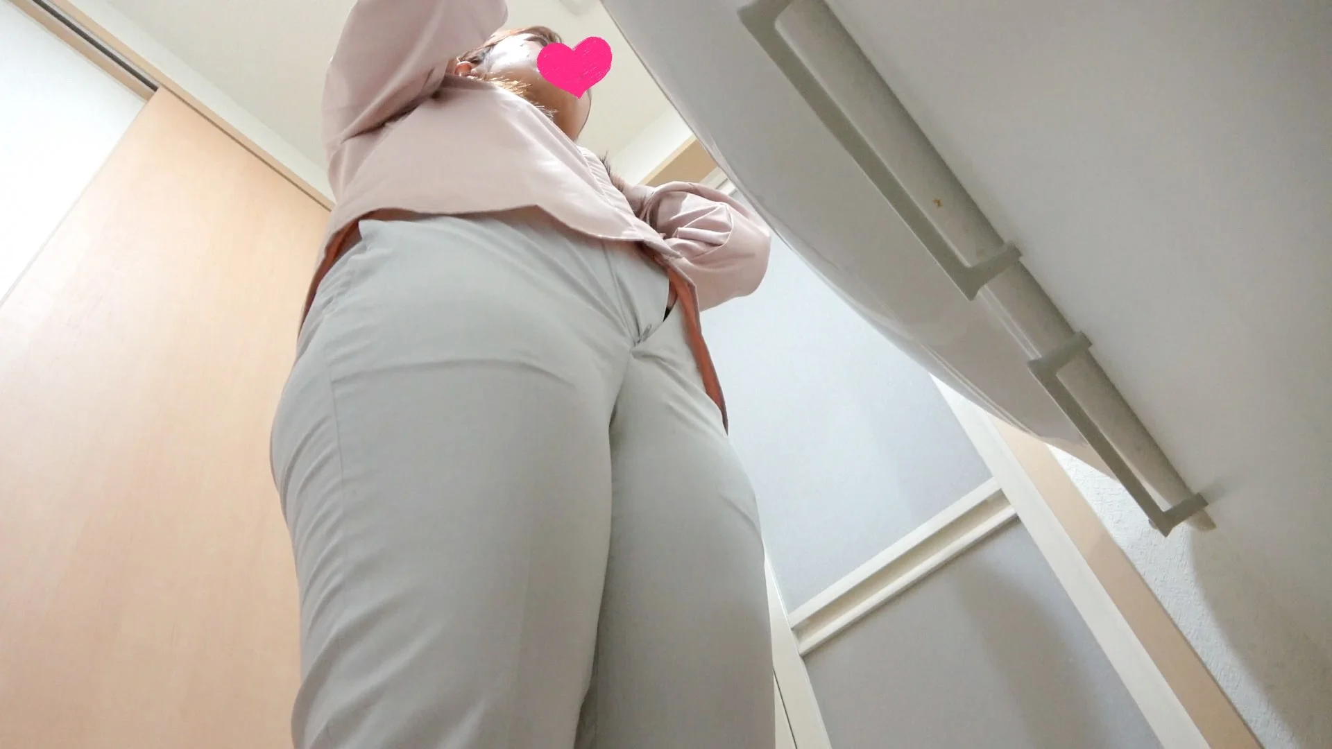 【民泊着替え】シャワオナで絶頂！スレンダー美女の未公開シーン！中華系旅行者の下アングル/210人目・242人目-5