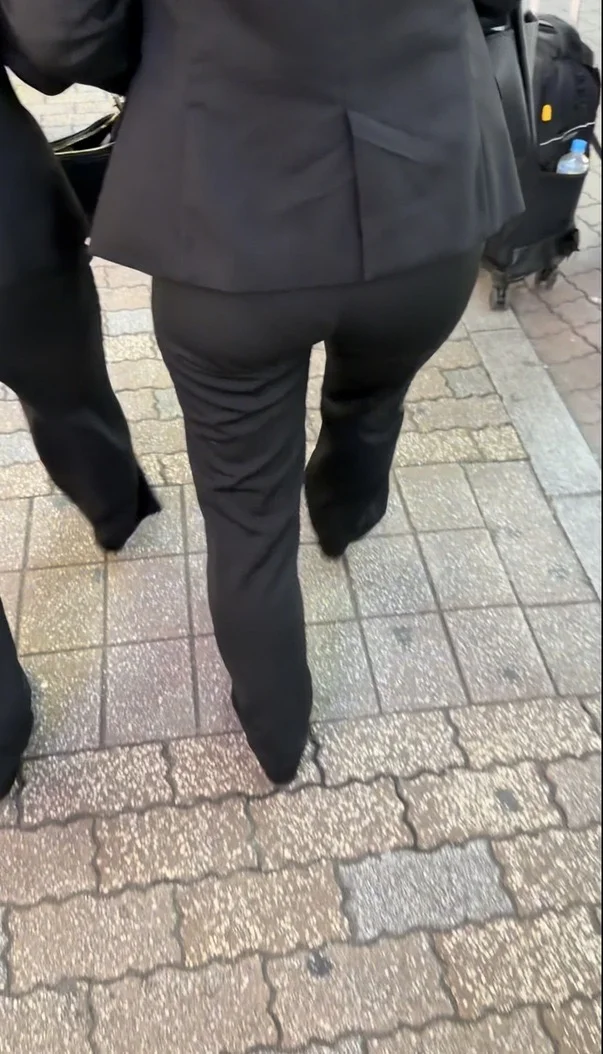 働くお姉さん達Vol.17 パンツスーツのお仕事帰りのお姉さん達2選！-3