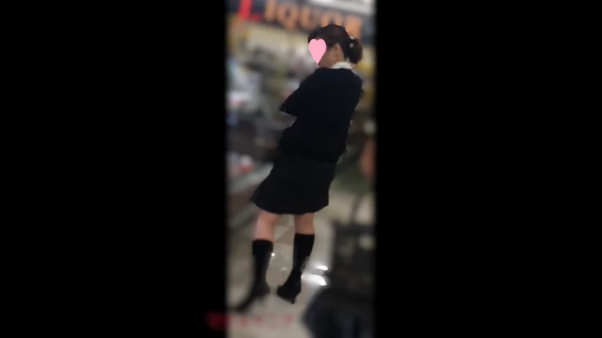 【再販】制服OLのスカートの中40～テカリパンティー３人～-3