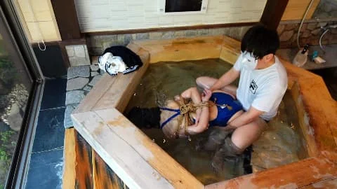 【再販】滴る水着と縄 終わらない校外授業-4