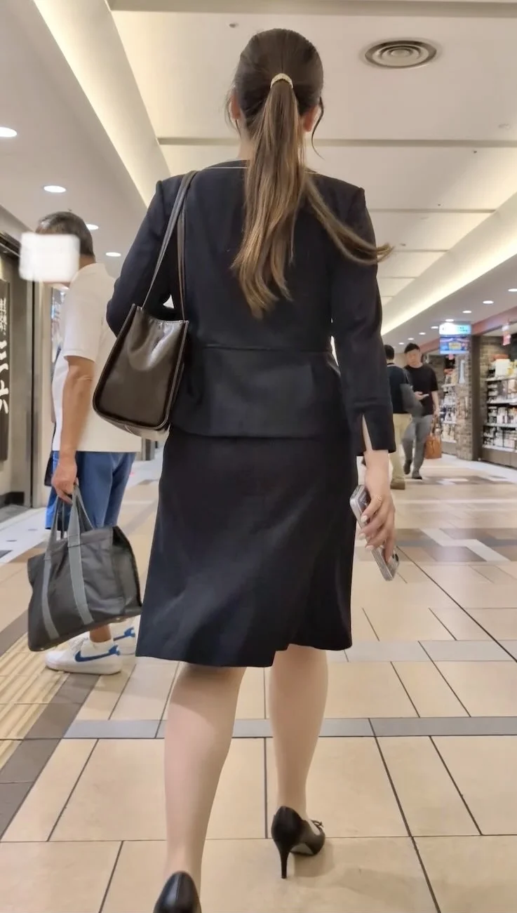 【565】秘書さんか受付さんか…色気プンプンのタイトスカートOLさん！-1