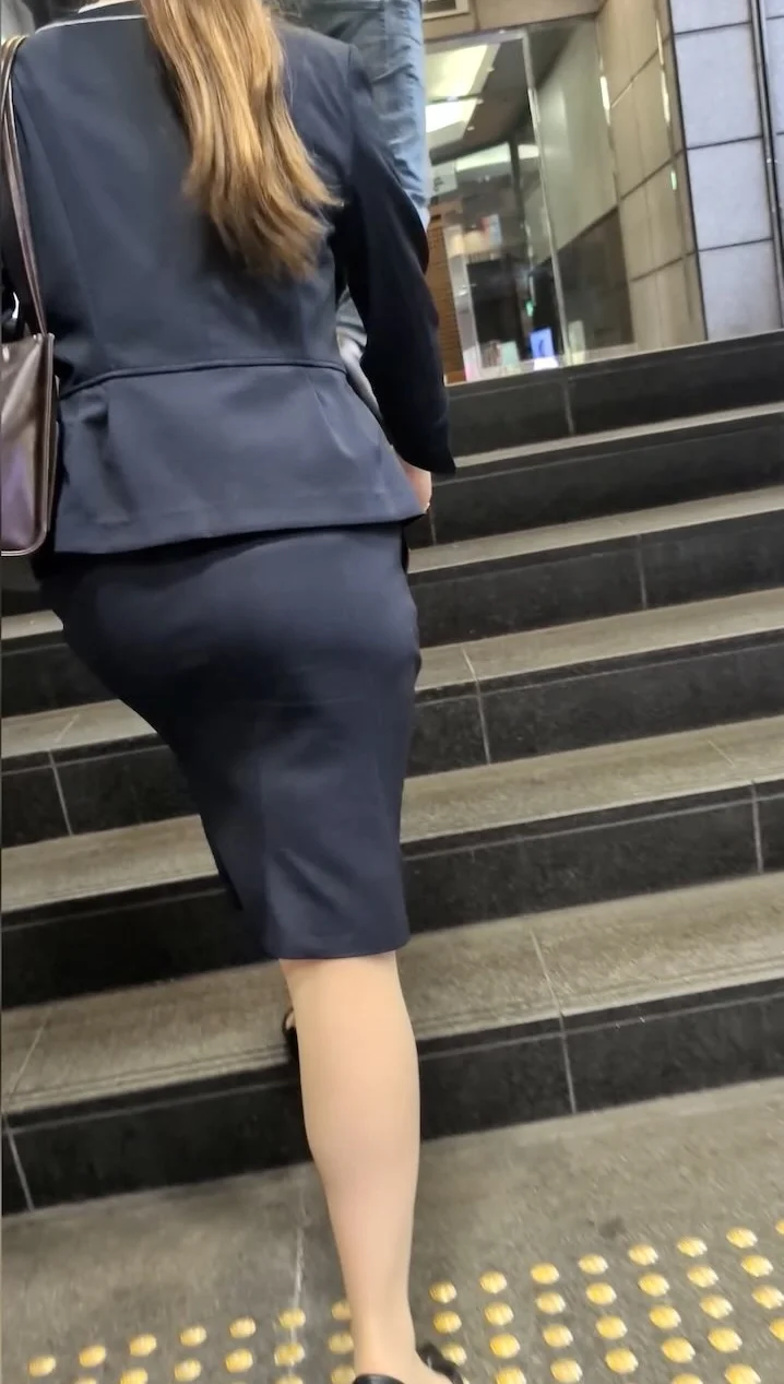 【565】秘書さんか受付さんか…色気プンプンのタイトスカートOLさん！-2