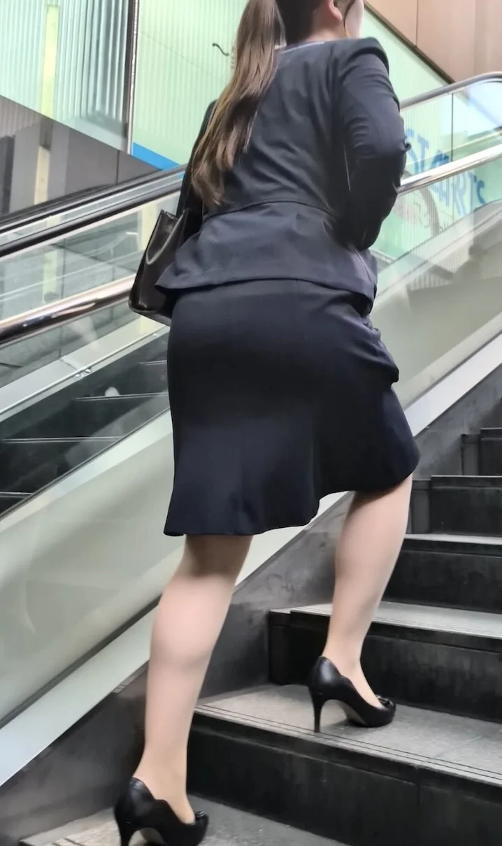 【565】秘書さんか受付さんか…色気プンプンのタイトスカートOLさん！-3
