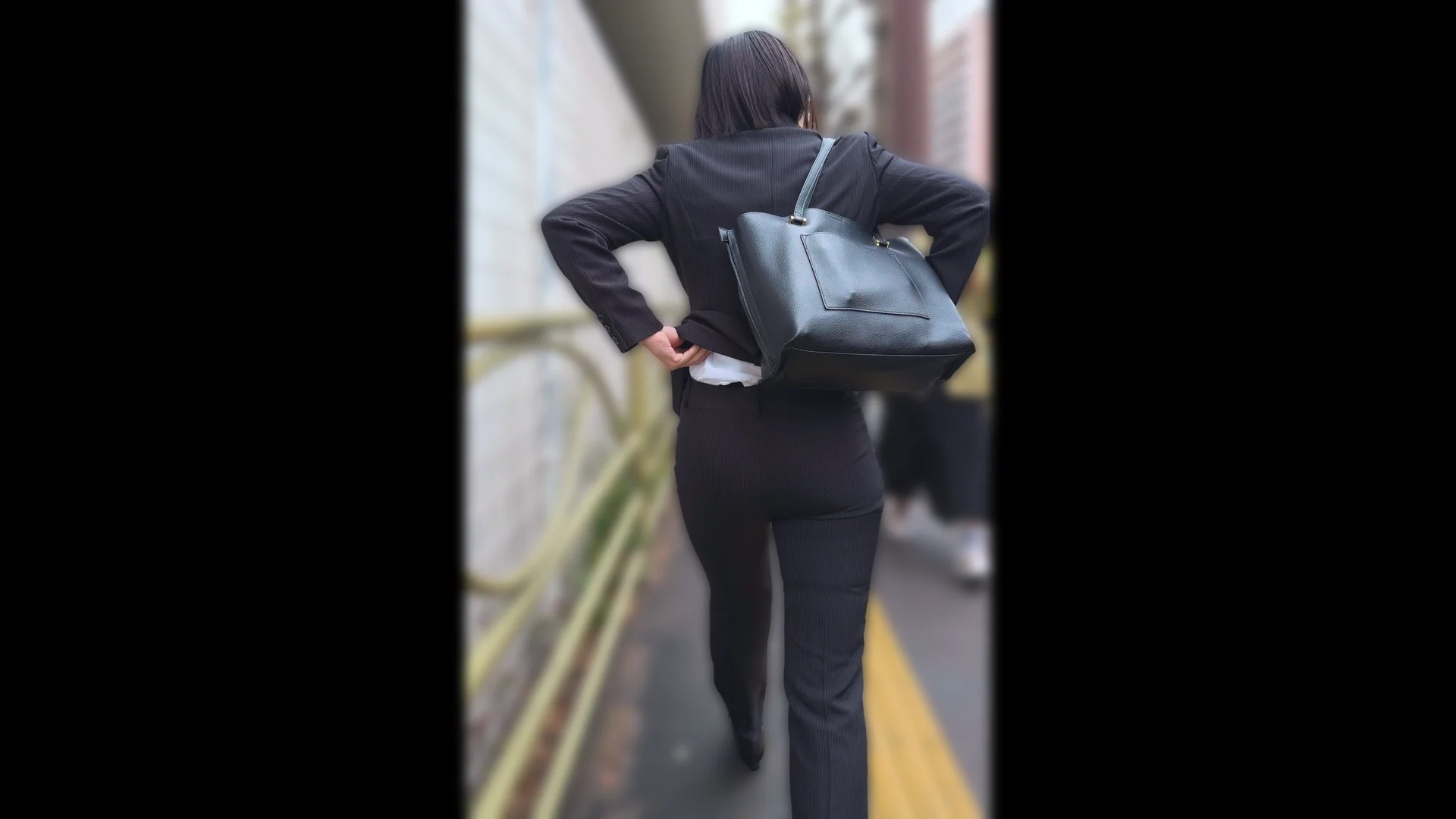 歩行記録0343「豊満お尻ピタピタリクルートスーツ女子を堪能」(全2名)-5
