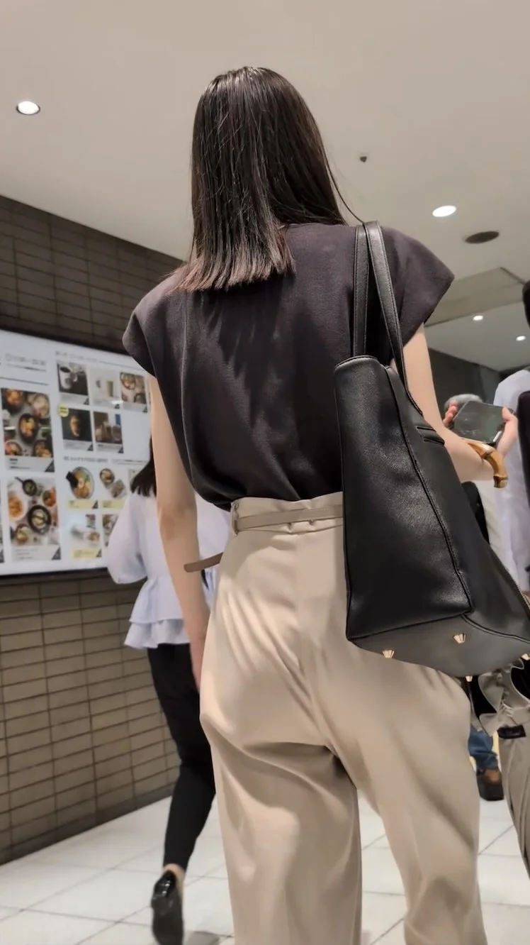 【566】美人オーラ半端ない高スタイルOLさんのパンツの透け感を追う！-1