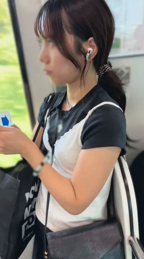 【再販】街の風景２０　美人女子大生が爽やかな夏の電車内で爽やかおっぱいスラッシュで精液満タンにしてくれる映像