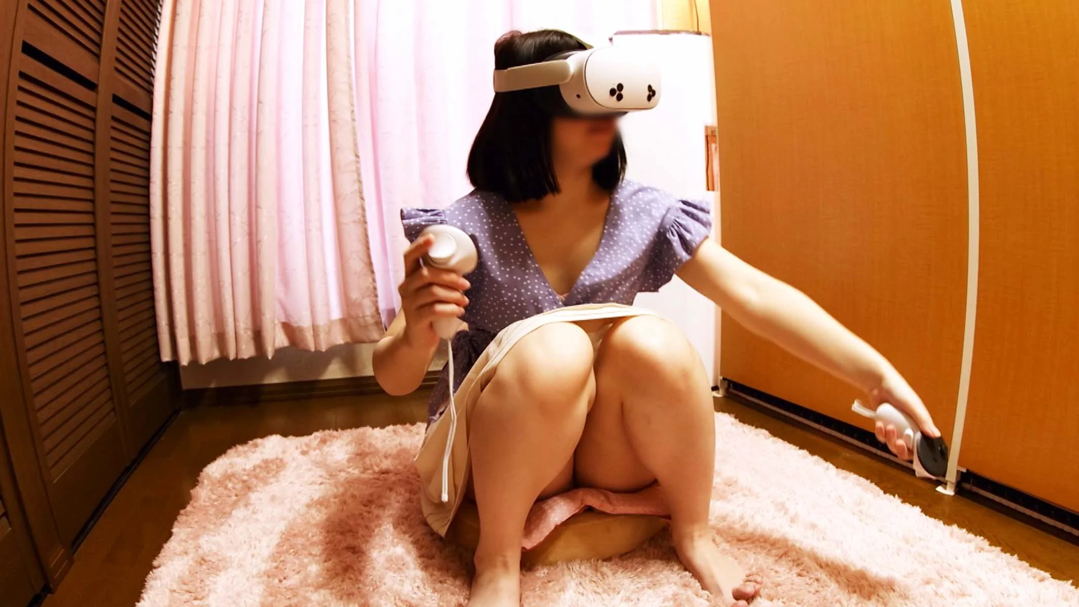 VRしている無防備状態の娘の胸ちらパンチラ  童顔でアイドル系！姫花ちゃんのプリケツユラユラ股接写-1