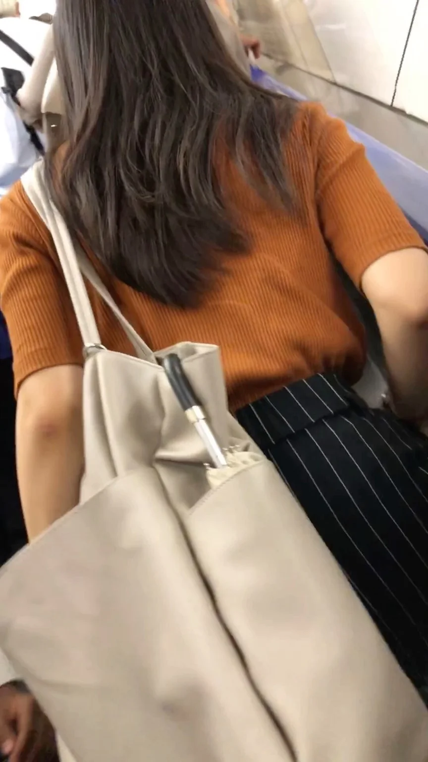 【横からの眺め401_ちっぱいver】程よい肉付きのスリムＯＬのちっぱいを並走で！-1