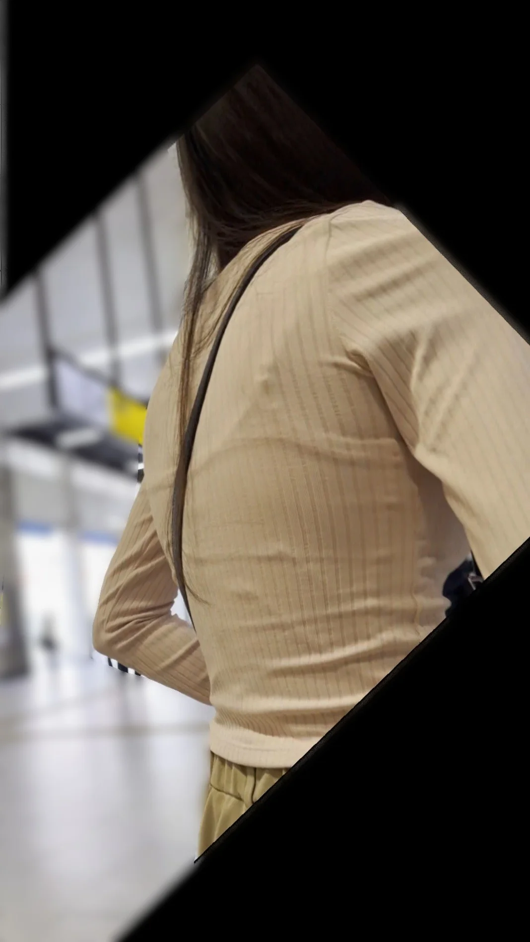 【再販】街の風景２４　細いクビレとすごい巨乳の美顔ＪＤが猫背と長いおしゃれ髪でエロい上半身を隠してもエロすぎオーラで精液が湧き出る幸せ-5