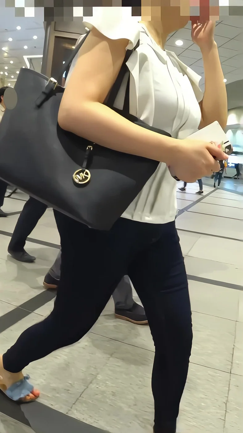【再販】201美人な巨乳お姉さんと若い爆乳さん-4
