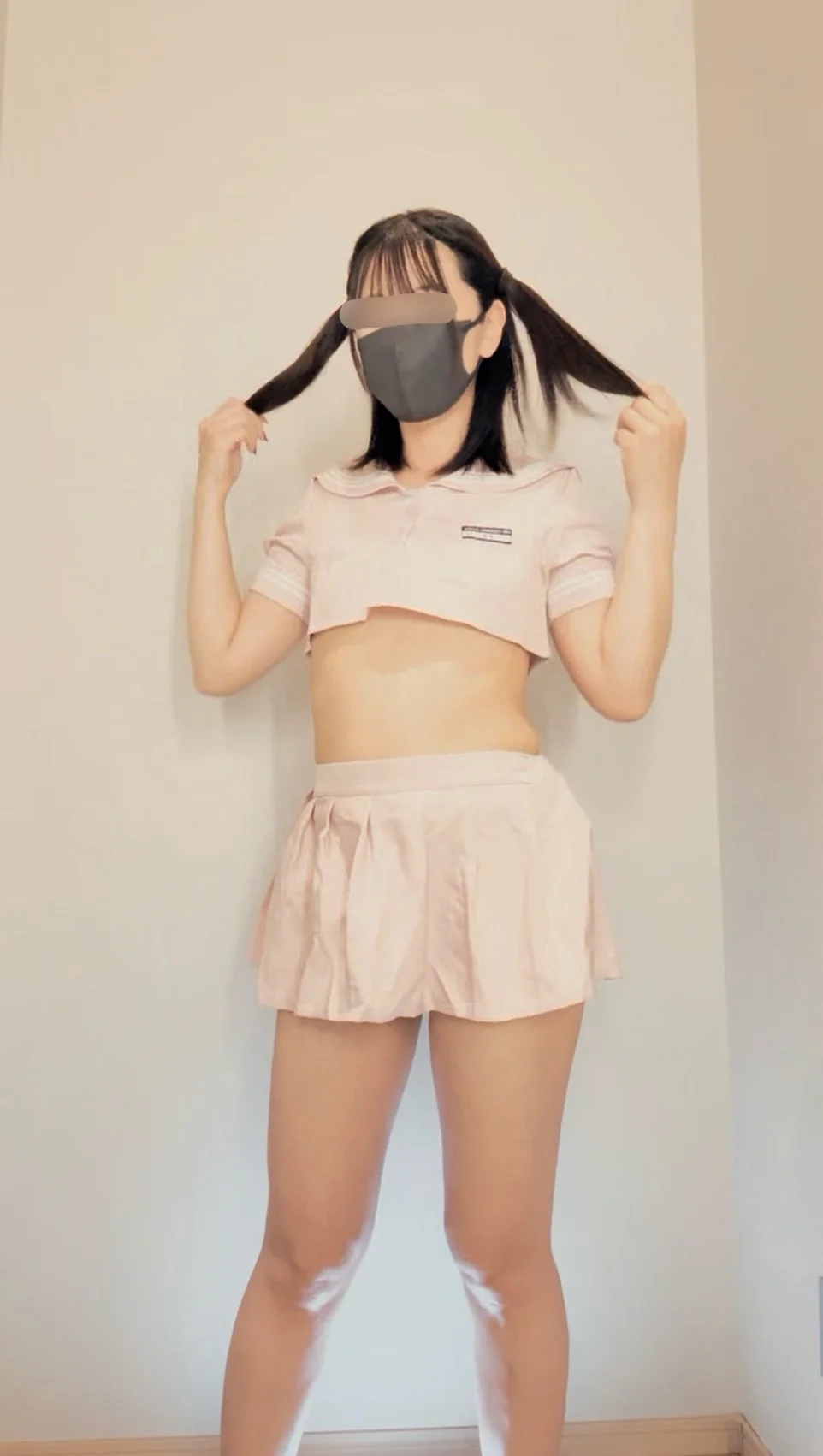 ハーフツイン【ピンクミニ丈制服×肌面積多め牛さん】ち〇び丸見え？！-1
