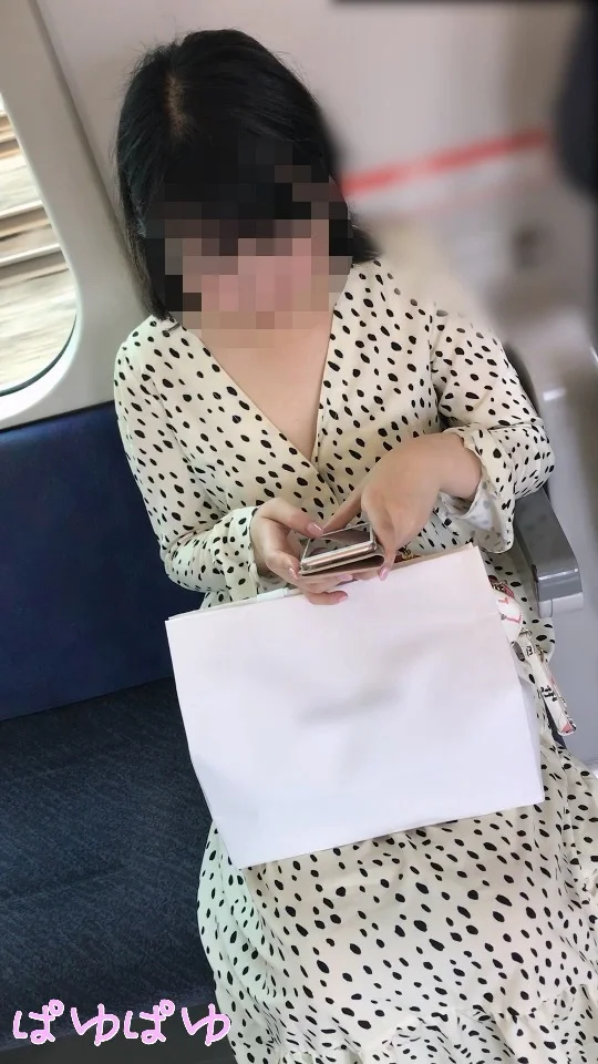 【再販】[胸チラ]心配になるくらい乳首が見えてしまってる胸チラセット[顔有]-1