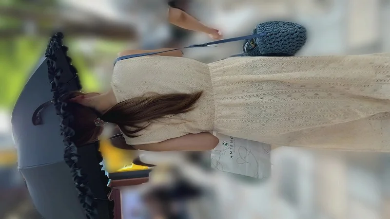 【再販】お上品なワンピースが裏目に！白いワンピからパンティー透けてます (/ω＼)。