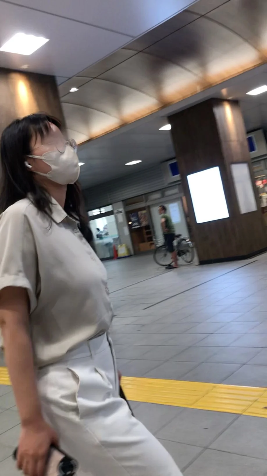 【横からの眺め405】真面目風の長身ＯＬはド迫力のＨカップ！！-4