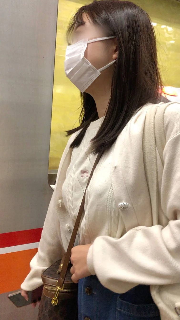 【上からの眺め79】男好きするムチムチボディのＪＤを上から観察！-2