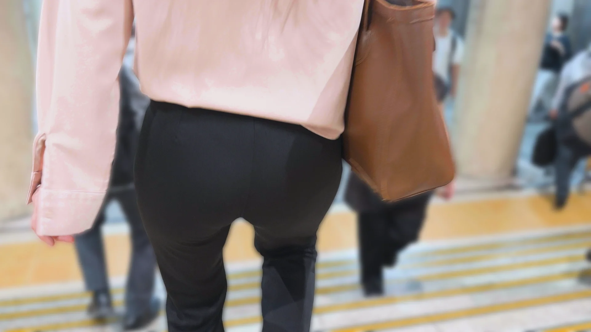 歩行記録0360「最高デカ尻OLさんのあふれだす美人オーラを堪能」(全3名)-5