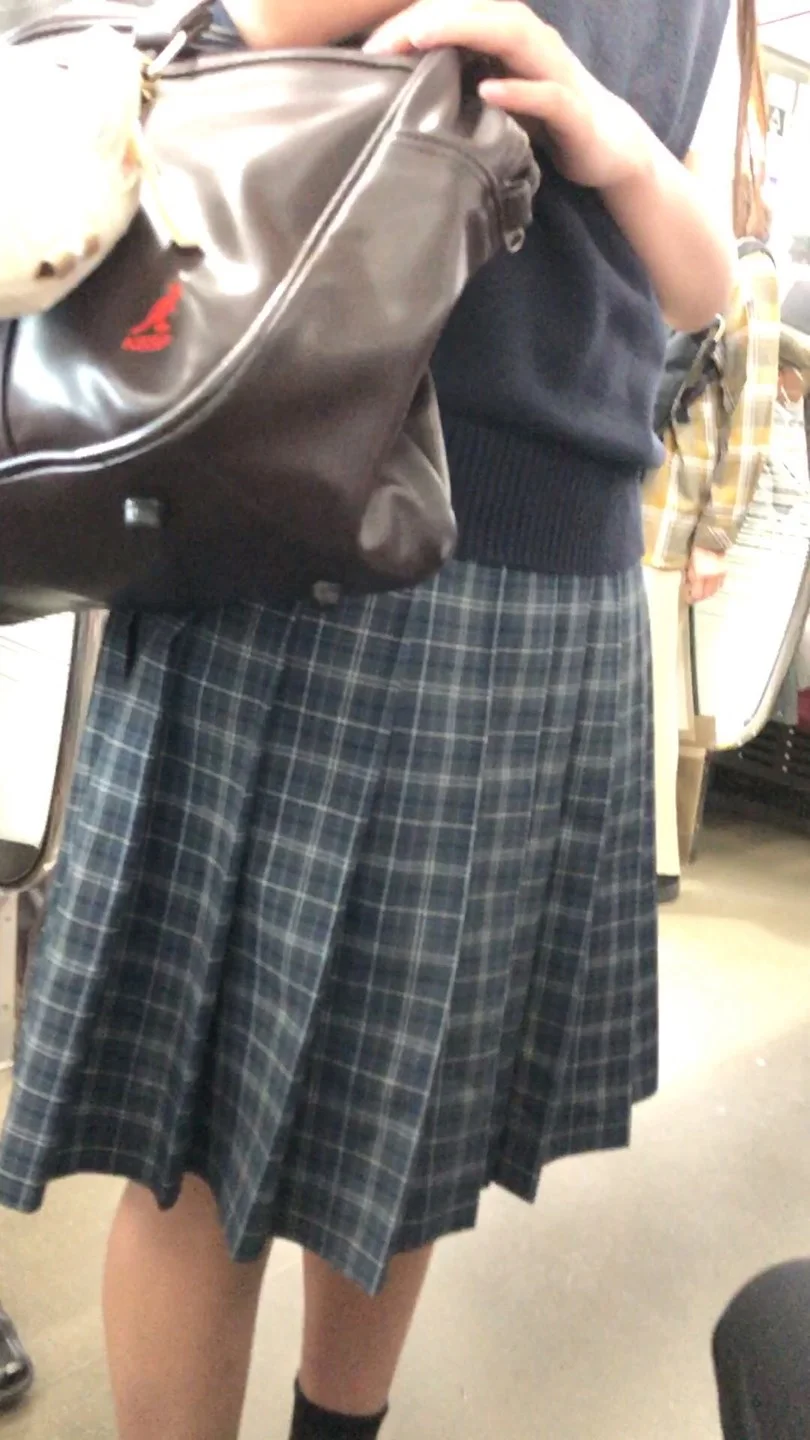 【放課後の眺め159】スタイル抜群の清楚系美少女ＪＫを下から観察！！-1