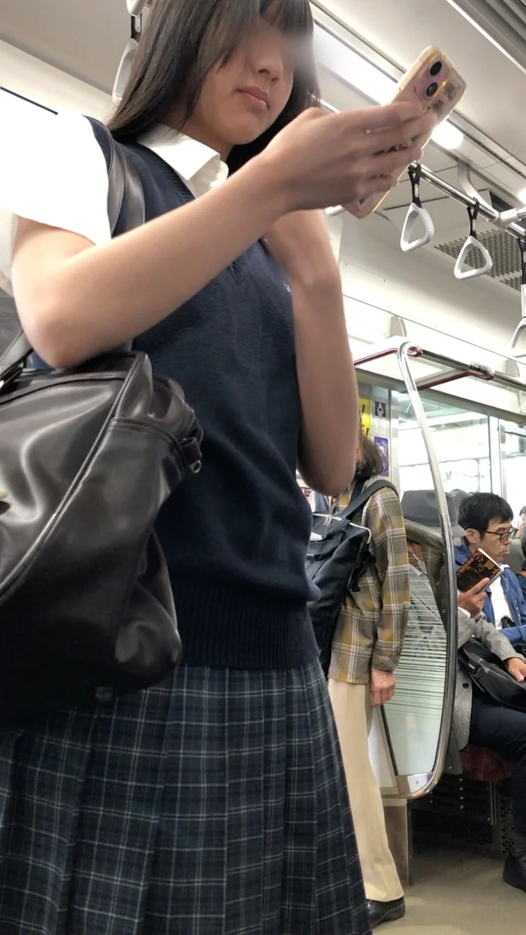 【放課後の眺め159】スタイル抜群の清楚系美少女ＪＫを下から観察！！-2