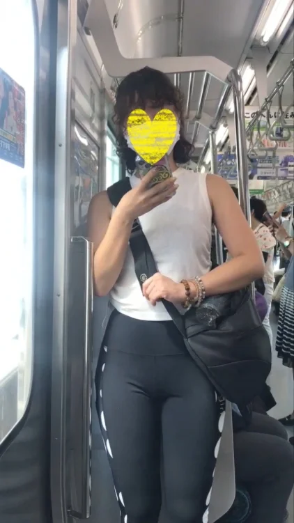 ムキムチ美女と金髪ギャル女良至近距離ﾛｯｸｵﾝ！