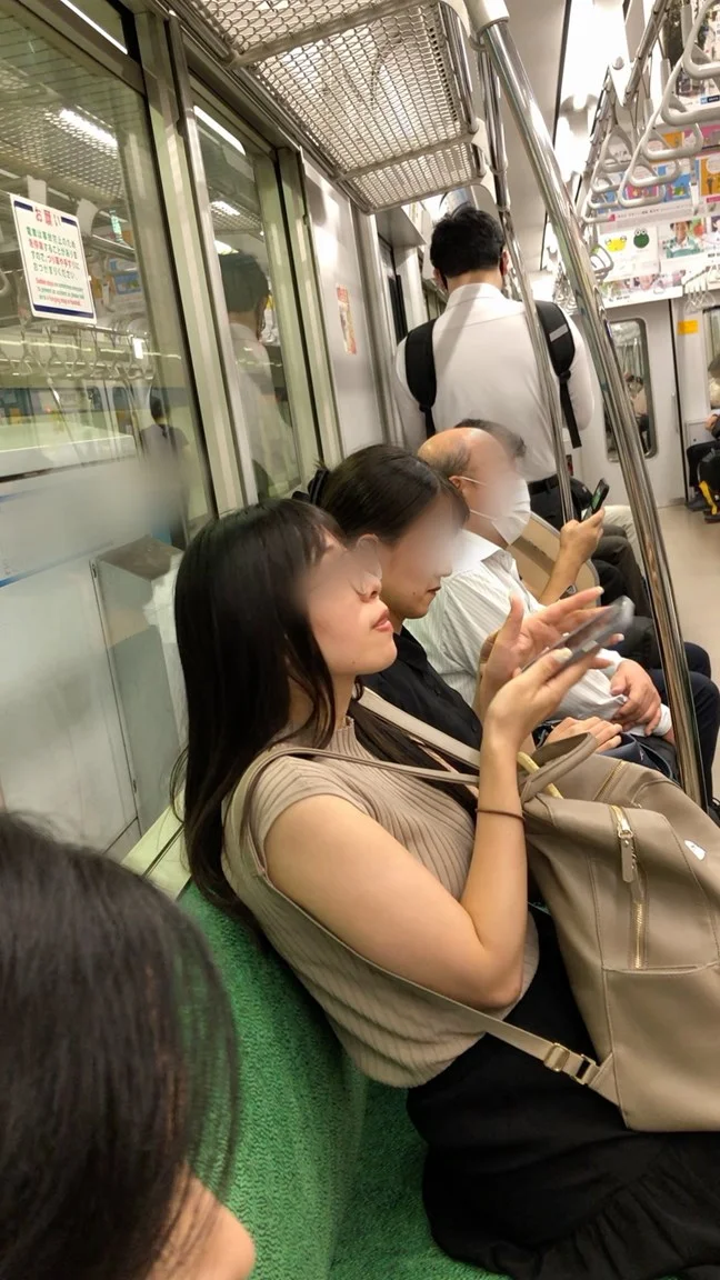 【横からの眺め408】スタイル抜群の眼鏡ＯＬの横パイを観察！-4