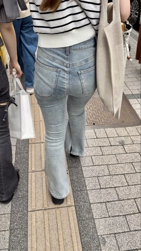 デニム女子コレクションVol.179 腰がチアらみえしてるむっちりなヒップのデニムお姉さんとスレンダー美デニムの綺麗目お姉さん！-6